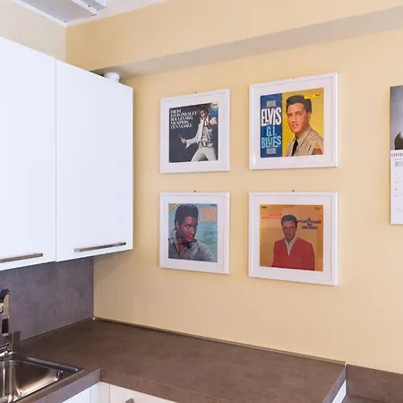 Domus Gladius By Postcardsfrom アパート *