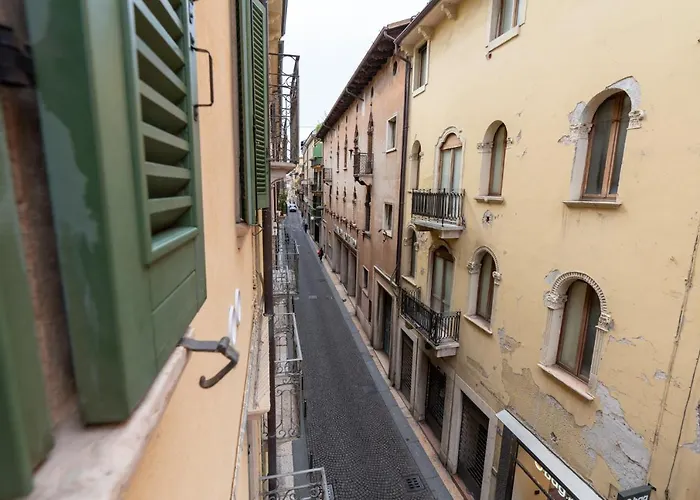 아파트 Stories By Postcardsfrom 베로나