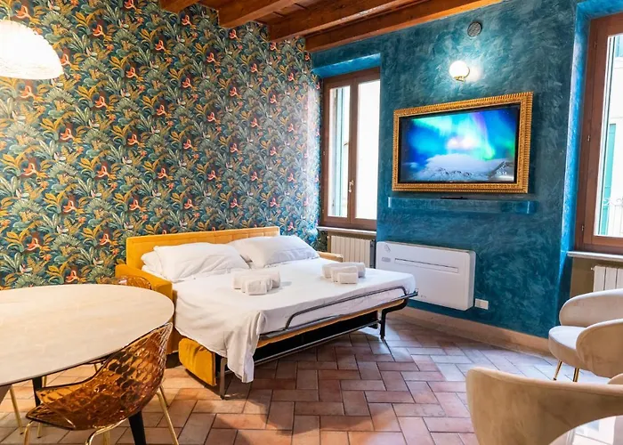 Stories By Postcardsfrom 아파트 베로나