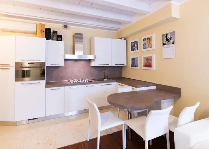 아파트 Stories By Postcardsfrom 베로나