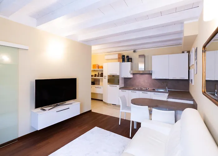 아파트 Stories By Postcardsfrom