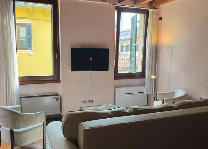 Stories By Postcardsfrom 아파트 베로나